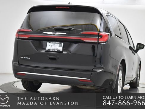 Used 2024 Chrysler Pacifica Touring-L image 21