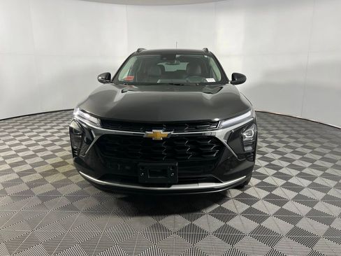 Used 2025 Chevrolet Trax LT w/ LT Convenience Package image 7