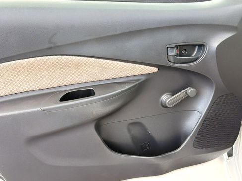 Used 2008 Toyota Yaris Sedan FWD image 18