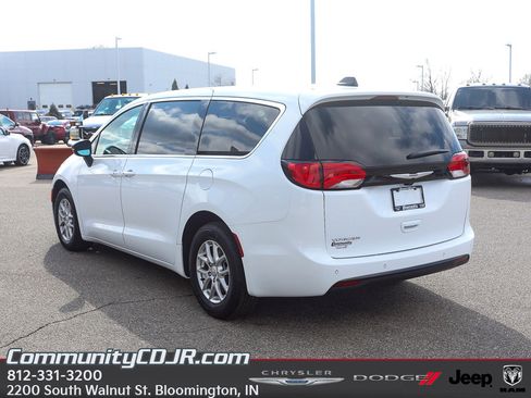 New 2026 Chrysler Voyager LX image 4