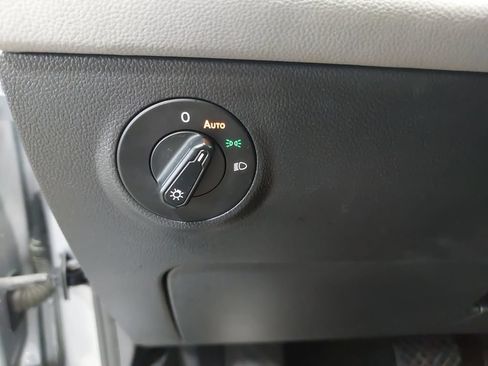 Used 2023 Volkswagen Taos SE w/ Panoramic Sunroof Package AWD/4WD image 26