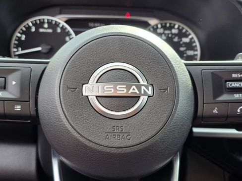 Used 2025 Nissan Pathfinder SV FWD image 27