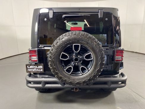 Used 2018 Jeep Wrangler Unlimited Sahara image 7