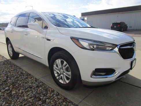 Used 2020 Buick Enclave Essence image 3
