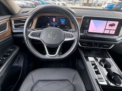 Used 2025 Volkswagen Atlas SE FWD image 7