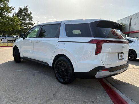 Used 2026 Kia Carnival FWD image 8