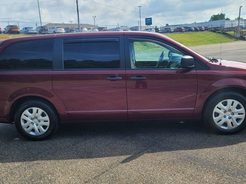 Used 2019 Dodge Grand Caravan SE w/ UConnect Hands-Free Group FWD image 16