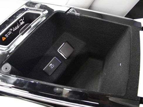 Used 2024 Cadillac Lyriq Luxury AWD/4WD image 43