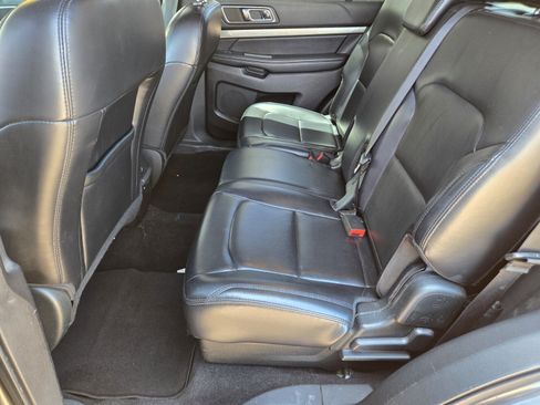 Used 2019 Ford Explorer XLT w/ Equipment Group 202A FWD image 8