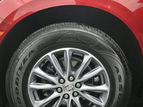 Used 2024 Buick Enclave Premium image 20