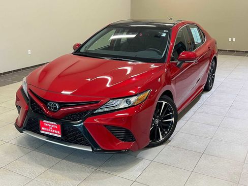 Used 2019 Toyota Camry XSE image 1