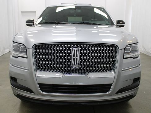 Used 2023 Lincoln Navigator Reserve AWD/4WD image 4