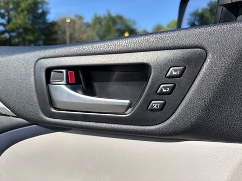 Used 2018 Toyota Highlander Limited Platinum AWD/4WD image 19
