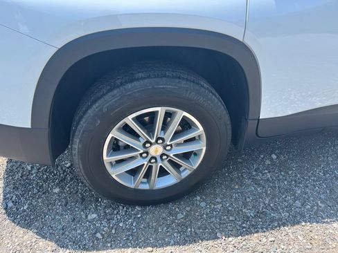 Used 2023 Chevrolet Traverse LT FWD image 25