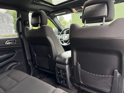 Used 2019 Jeep Grand Cherokee Laredo AWD/4WD image 22