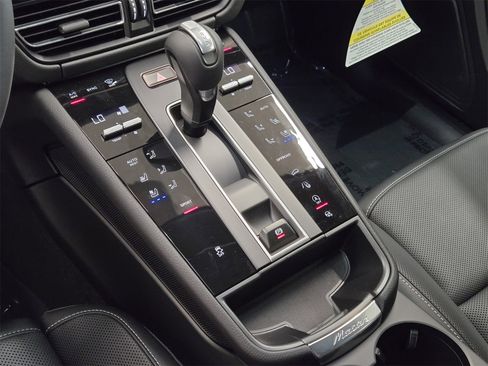 New 2025 Porsche Macan image 27