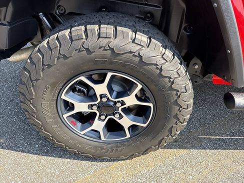 Used 2022 Jeep Wrangler Unlimited Rubicon w/ LED Lighting Group AWD/4WD image 21
