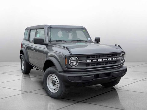 New 2025 Ford Bronco Base image 2