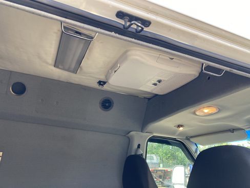Used 2005 Ford E-350 and Econoline 350 Extended Super Duty RWD image 22