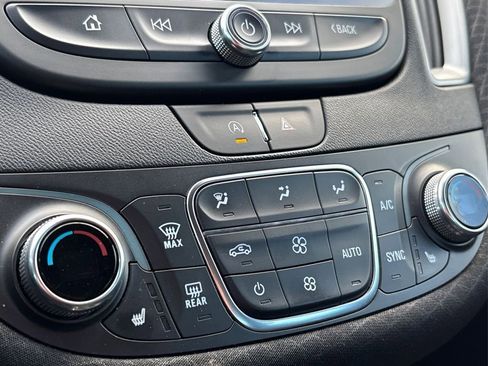 Used 2025 Chevrolet Malibu LT image 32