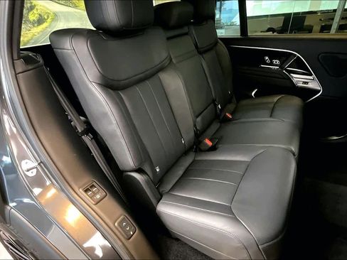 Used 2023 Land Rover Range Rover Long Wheelbase SE image 38