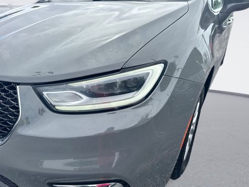 Used 2022 Chrysler Pacifica Touring-L FWD image 10