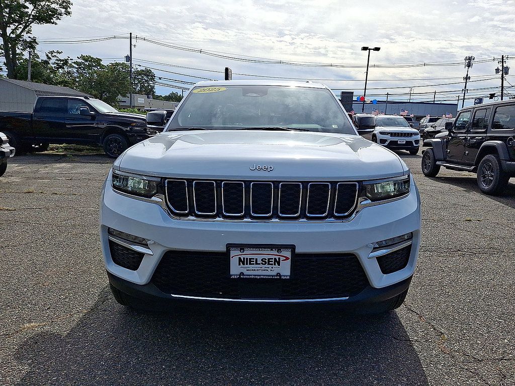 Used 2025 Jeep Grand Cherokee Limited w/ Trailer Tow Package AWD/4WD image 35