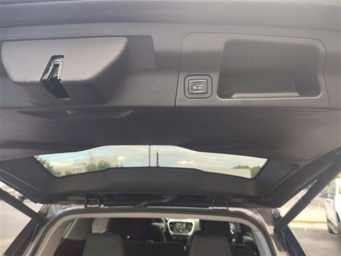 Used 2018 GMC Acadia SLE w/ Driver Alert Package I image 10