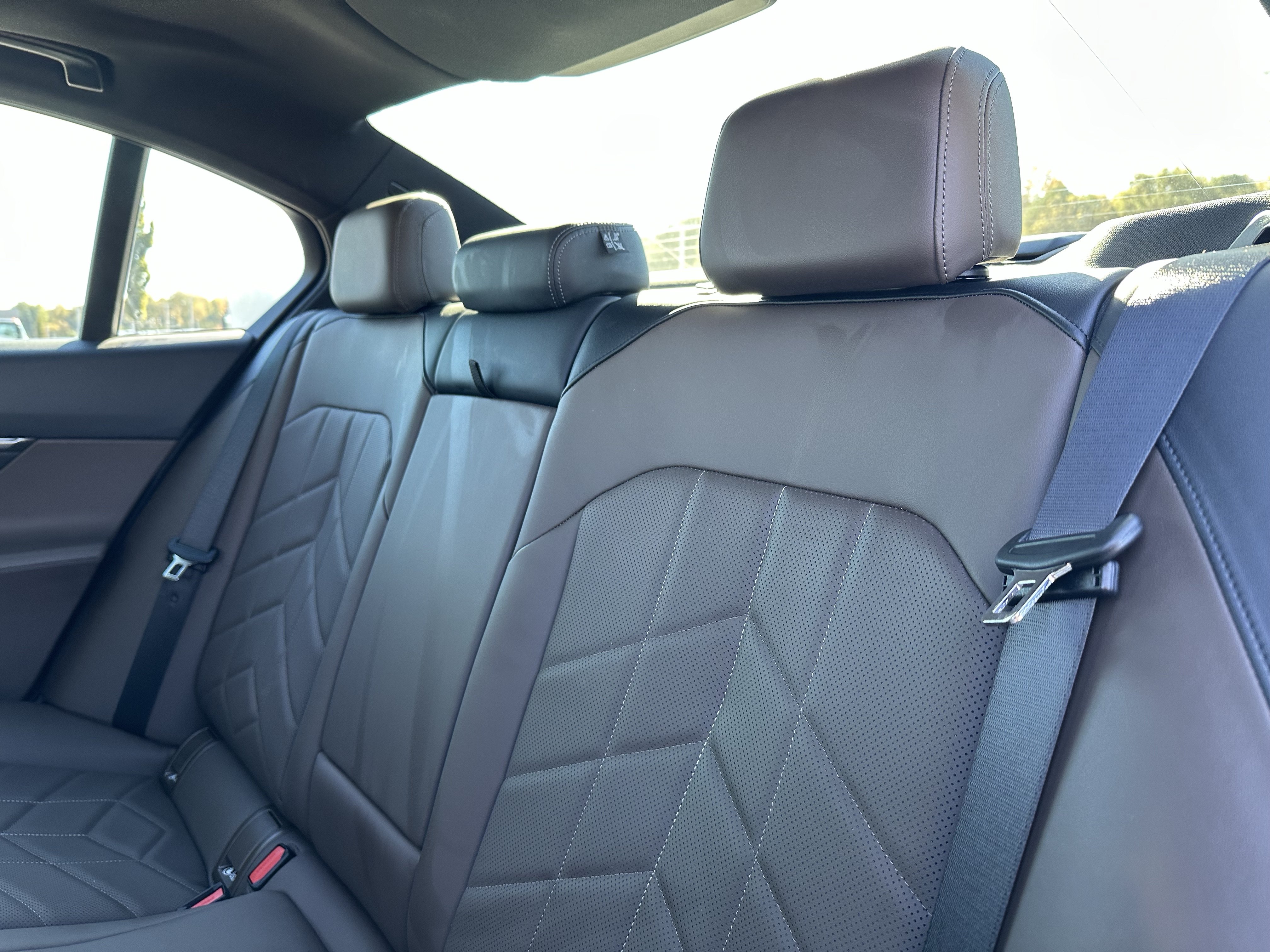 Used 2025 BMW 530i RWD image 31