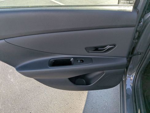 Used 2025 Hyundai Elantra Limited FWD image 28