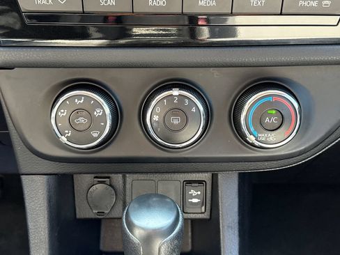 Used 2015 Toyota Corolla L FWD image 24