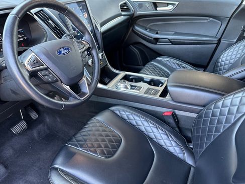 Used 2024 Ford Edge Titanium image 10