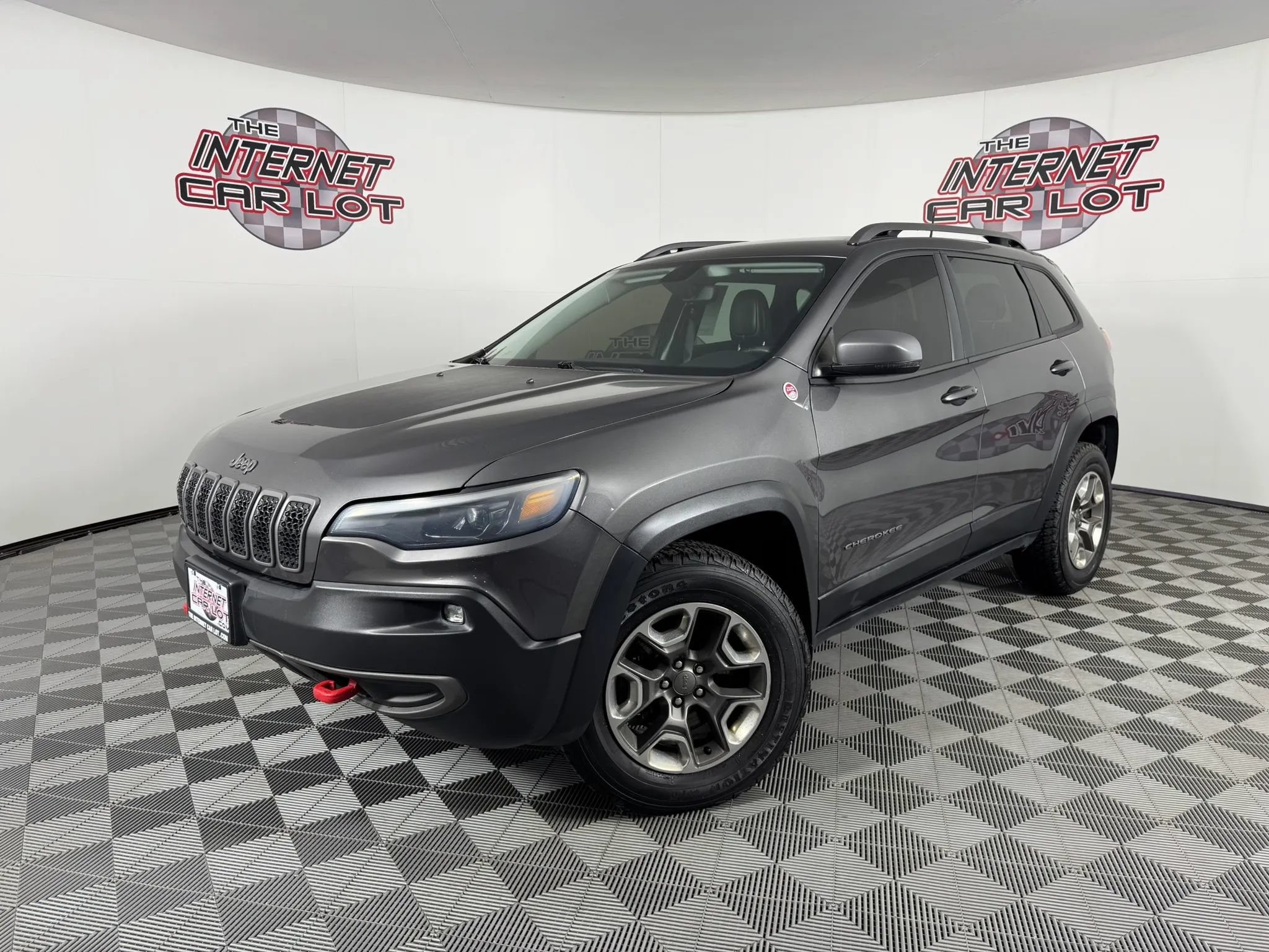 Used 2019 Jeep Cherokee Trailhawk AWD/4WD image 1