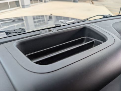 Used 2018 Jeep Wrangler Unlimited Sahara w/ Connectivity Group image 25