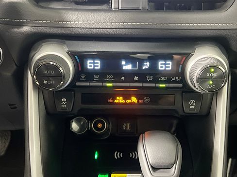 Used 2025 Toyota RAV4 XLE w/ Convenience Package FWD image 26