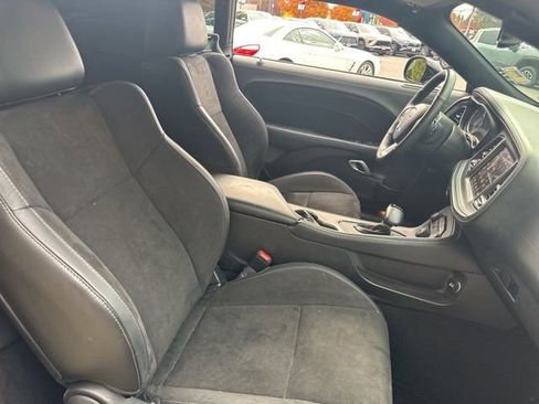 Used 2023 Dodge Challenger R/T w/ Plus Package image 27