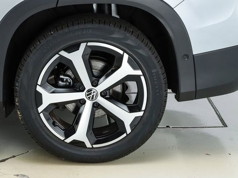 New 2026 Volkswagen Tiguan SE image 43