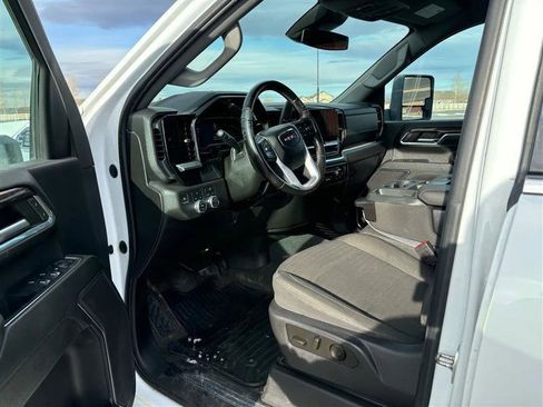 Used 2024 GMC Sierra 2500 SLE image 9