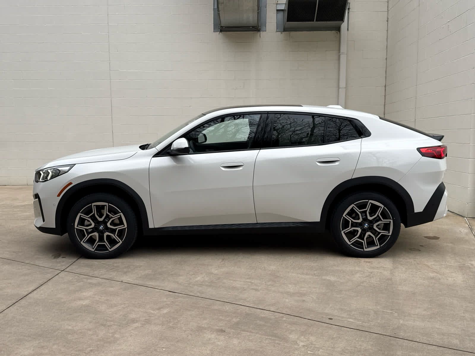 Used 2026 BMW X2 xDrive28i w/ Convenience Package AWD/4WD image 5