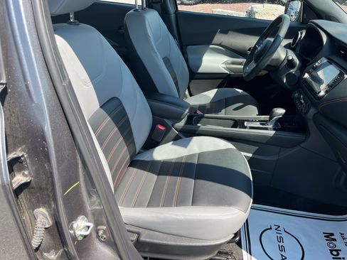 Used 2024 Nissan Kicks SR w/ SR Premium Package FWD image 3