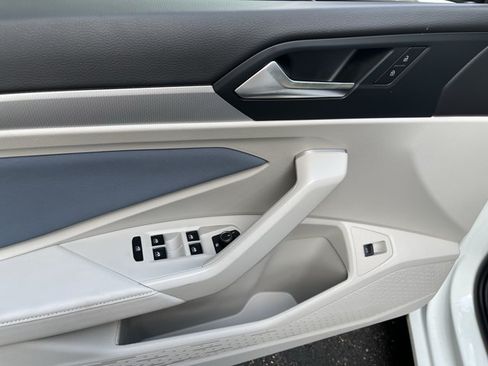 New 2026 Volkswagen Jetta SE FWD image 24