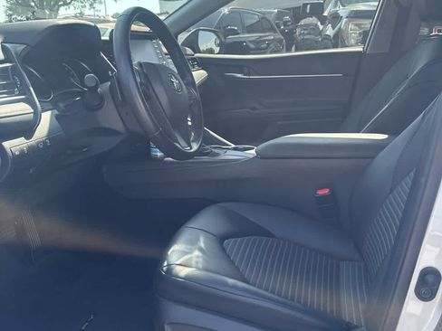 Used 2021 Toyota Camry SE w/ Carpet Mat Package (TMS) FWD image 6