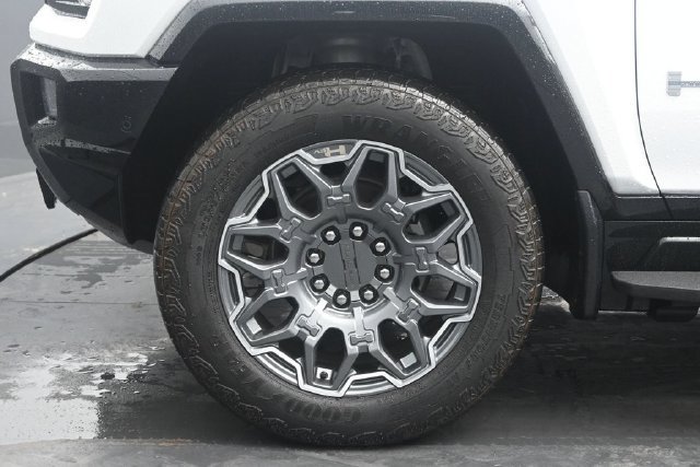 Used 2025 GMC Hummer EV 3X w/ LPO, Cargo Utility Package AWD/4WD image 24