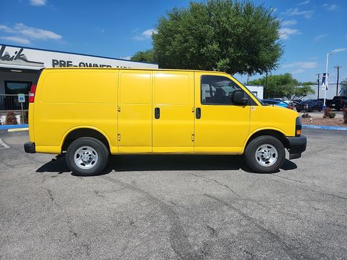 Used 2021 Chevrolet Express 2500 image 2