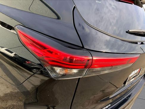 Used 2022 Toyota Highlander XLE AWD/4WD image 26