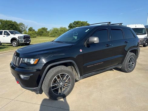 Used 2018 Jeep Grand Cherokee Trailhawk AWD/4WD image 3