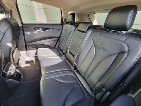 Used 2022 Lincoln Nautilus Reserve image 21