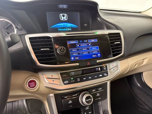 Used 2015 Honda Accord Touring image 14