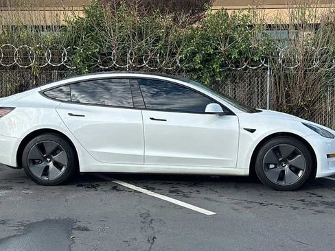 Used 2023 Tesla Model 3 Standard Range image 7
