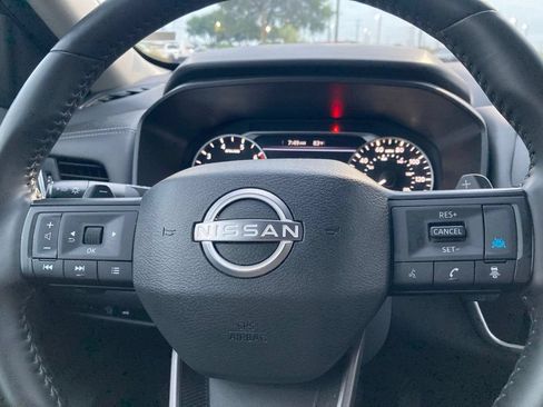 Used 2025 Nissan Rogue SV FWD image 17